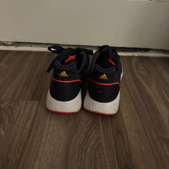 Adidas running shoes - Picture 3 of 6